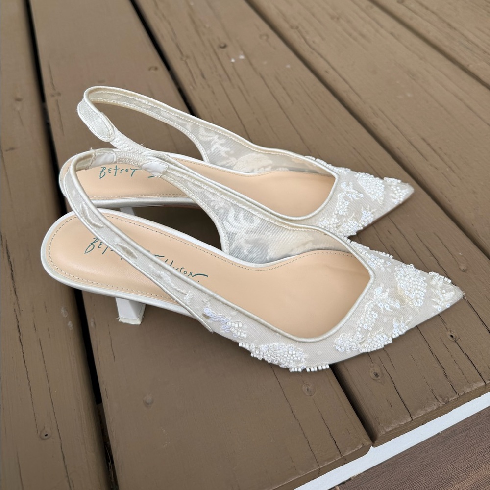 Betsey Johnson Cosmo Slingback Pump white